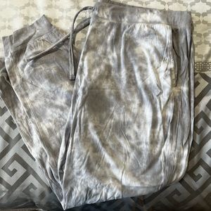 Women’s XXL Old Navy White & Gray Tie Dye Joggers